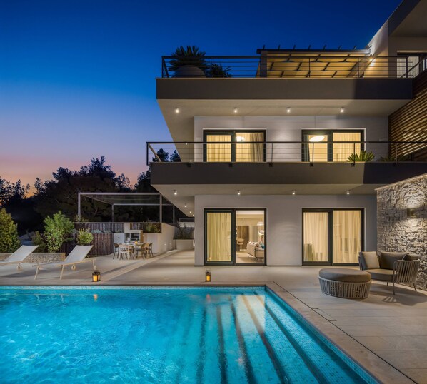 Seasonal outdoor pool, a heated pool - Luxury Villa Romeo with Heated Pool (Milna)