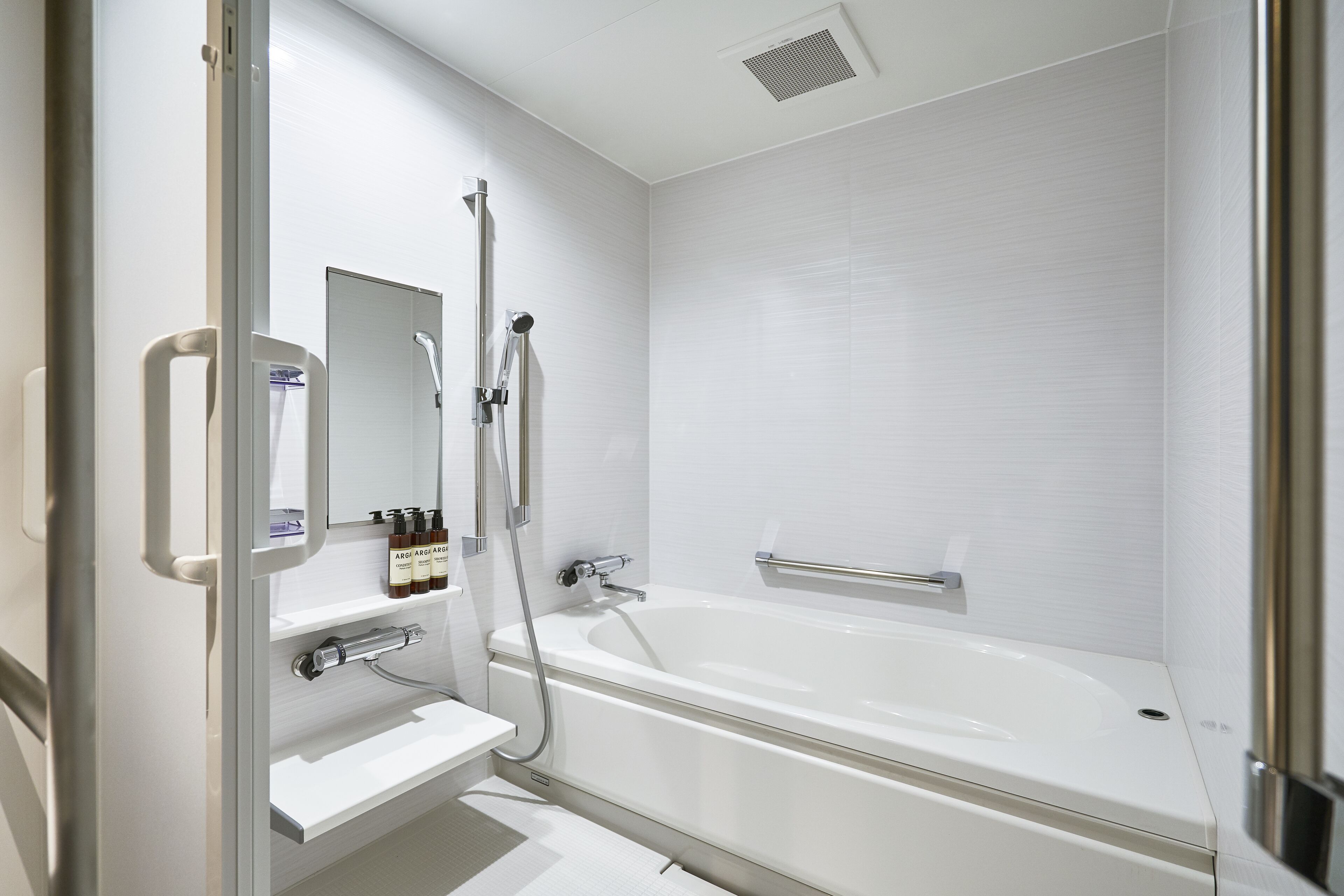 universal room twin with stacking bed, non smoking  (shower and bathtub) | accessible bathroom