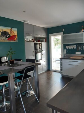 Fridge, microwave, oven, stovetop - Ohiana villa south of the moors (Ondres)
