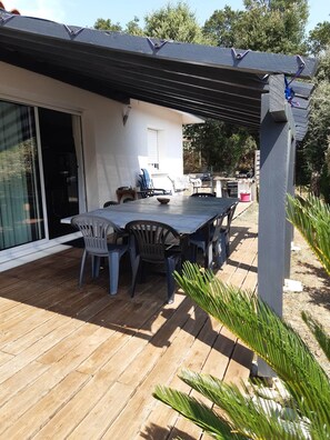 Outdoor dining - Ohiana villa south of the moors (Ondres)
