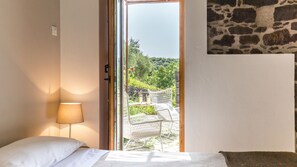 5 slaapkamers, een kluis op de kamer, een strijkplank/strijkijzer