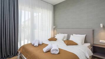 Villa, 4 Bedrooms | 4 bedrooms, in-room safe, individually decorated, individually furnished