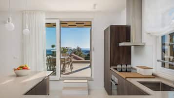 Villa, 4 Bedrooms | Private kitchen | Fridge, microwave, oven, stovetop