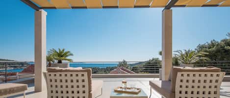 Vil·la, 4 dormitoris | Terrassa o pati