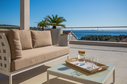 Luxury Villa Juliet with Heated Pool