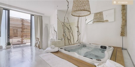 Suite, Hot Tub (Zen) | Jetted tub