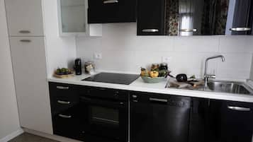 Apartment, 2 Bedrooms (Dame Lodge) | Private kitchen | Electric kettle