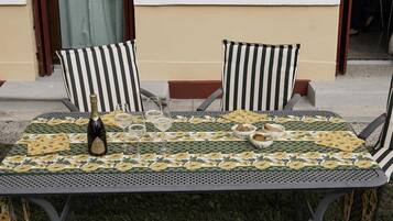 Apartamento, 2 quartos (Dame Lodge) | Terraço/pátio