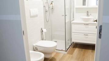 Camera doppia (Gaio Lodge) | Bagno | Bidet, asciugamani