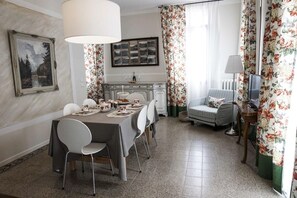 Leilighet, 2 soverom (Dame Lodge) | Spiseområde på rommet