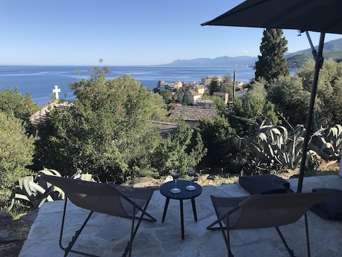 Detached villa - 2 south-facing terraces - Exceptional sea view - 4 minutes from the beach