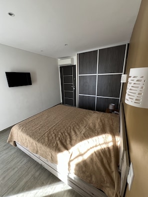 1 chambre, fer et planche à repasser, accès au Wi-Fi (inclus)