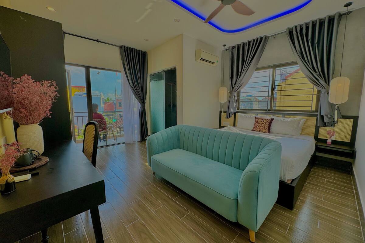 Deluxe Double Room, Balcony | Premium bedding, minibar, WiFi (free)