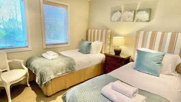 4 bedrooms, desk, iron/ironing board, travel crib