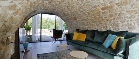 Villa, 3 Schlafzimmer | Wohnbereich | Flachbildfernseher