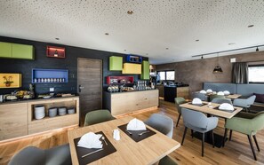 Free daily buffet breakfast 