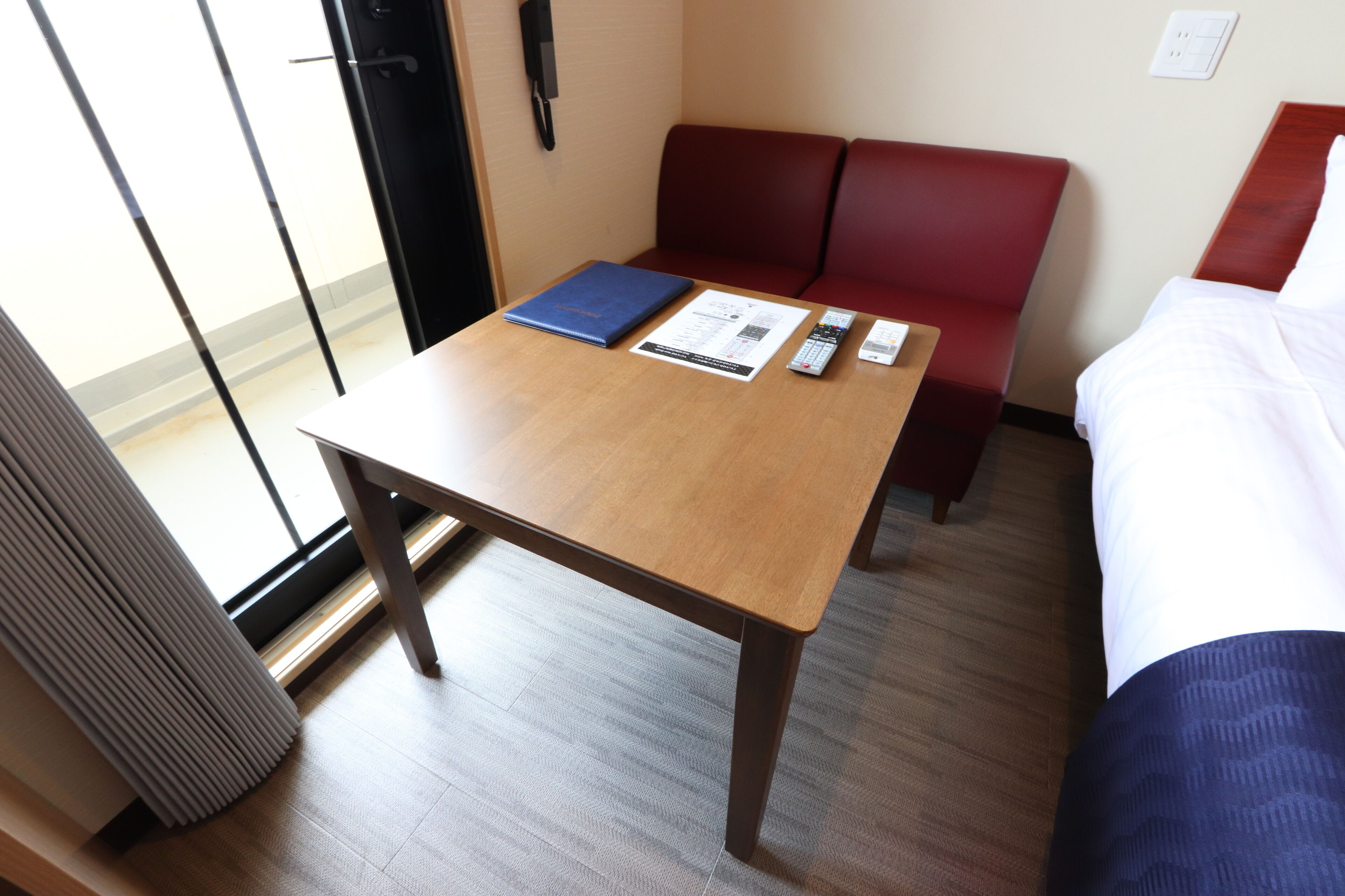 soundproofing, free wifi, bed sheets