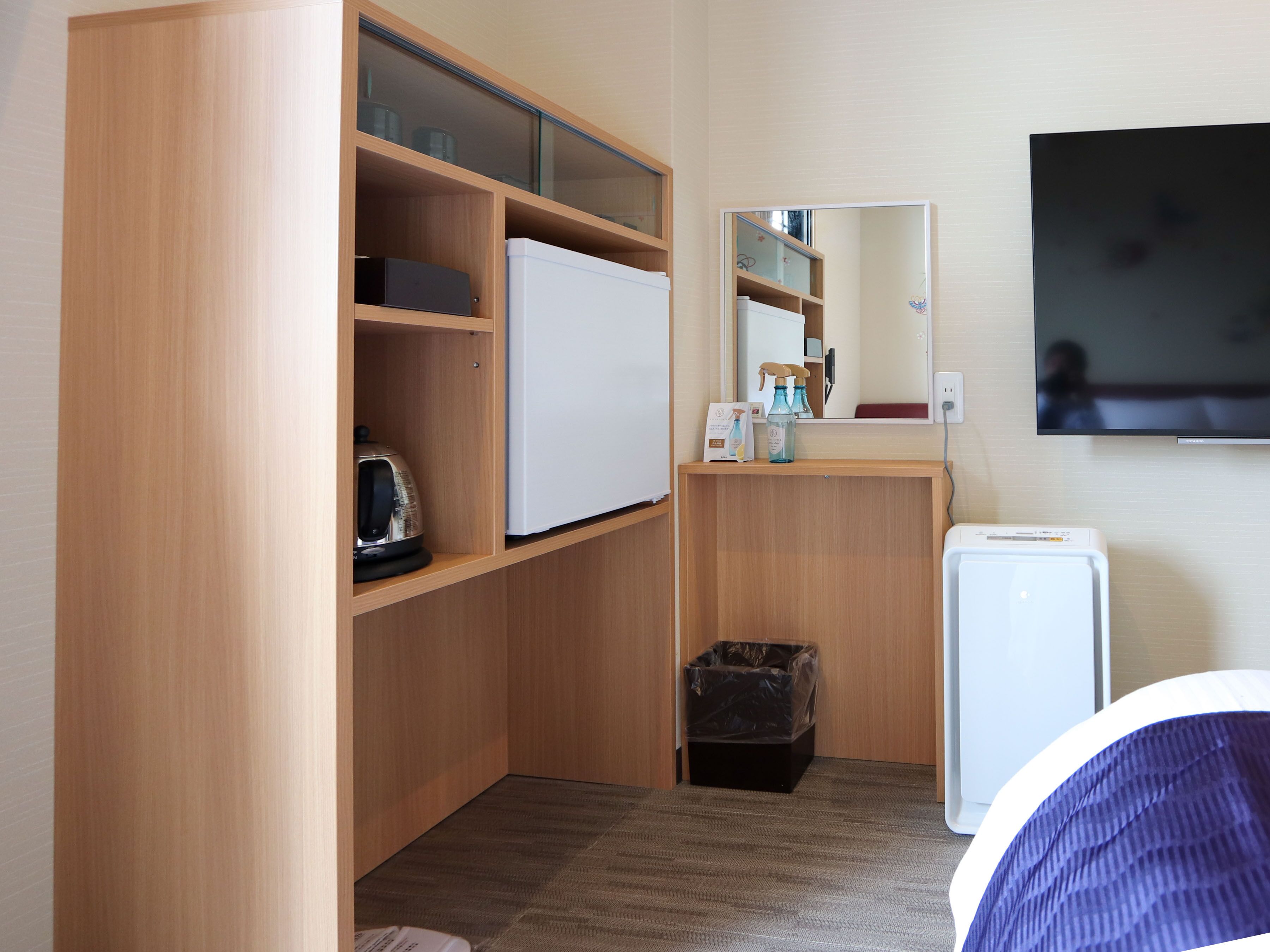 soundproofing, free wifi, bed sheets