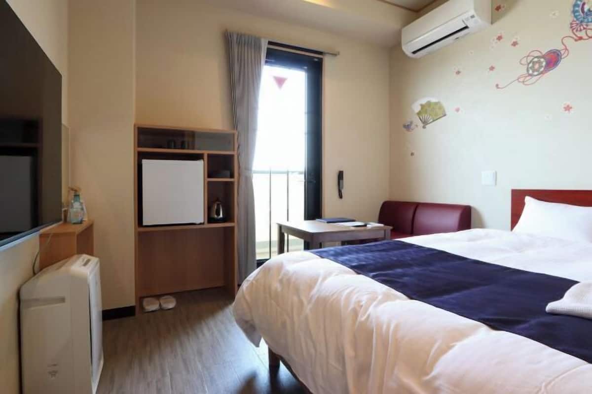 Soundproofing, WiFi (free), bed sheets