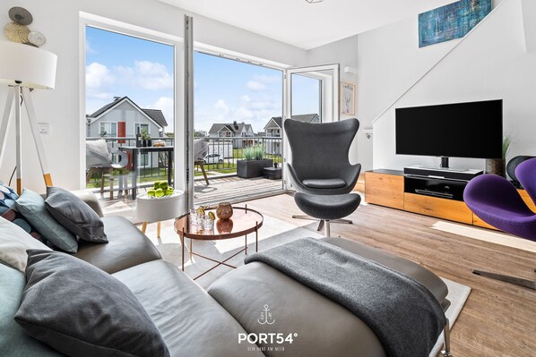 Fernseher, Kamin, Tischtennisplatte