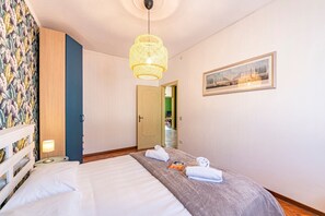 3 室のベッドルーム、アイロン / アイロン台、WiFi (無料)、ベッドシーツ