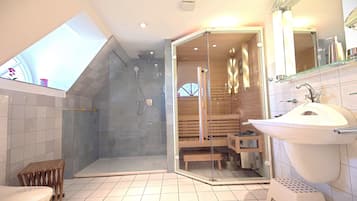 Dusche, Haartrockner, Handtücher, Seife