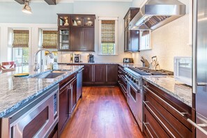 Fridge, microwave, oven, stovetop - 🐟Stunning 30A Home-Gorgeous Deck-Bikes-Stay Salty (Santa Rosa Beach)