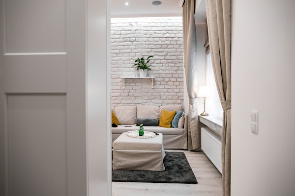 Classic Studio Suite | Living area | 32-inch flat-screen TV with satellite channels, LED TV