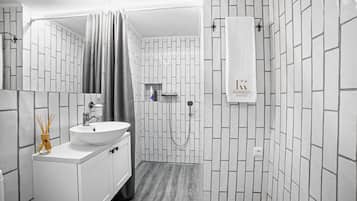 Studio – design | Bad | Dusj, toalettartikler (inkludert), hårføner og badekåper
