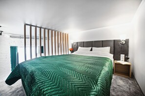 Studio – design | Blendingsgardiner, lydisolert, strykejern/-brett og barnesenger