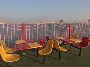 Breakfast, lunch, dinner served; Middle Eastern cuisine