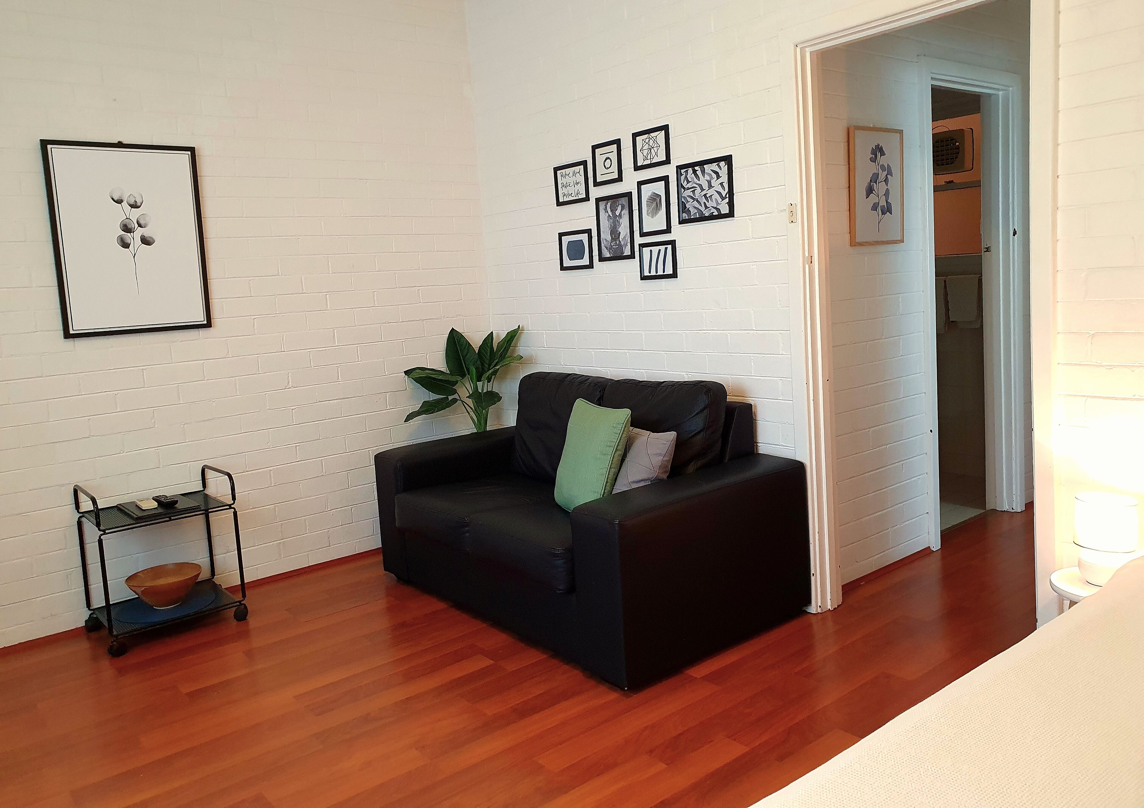 Cozy Corner M106 Studio Apartment near Kings Park — image 4