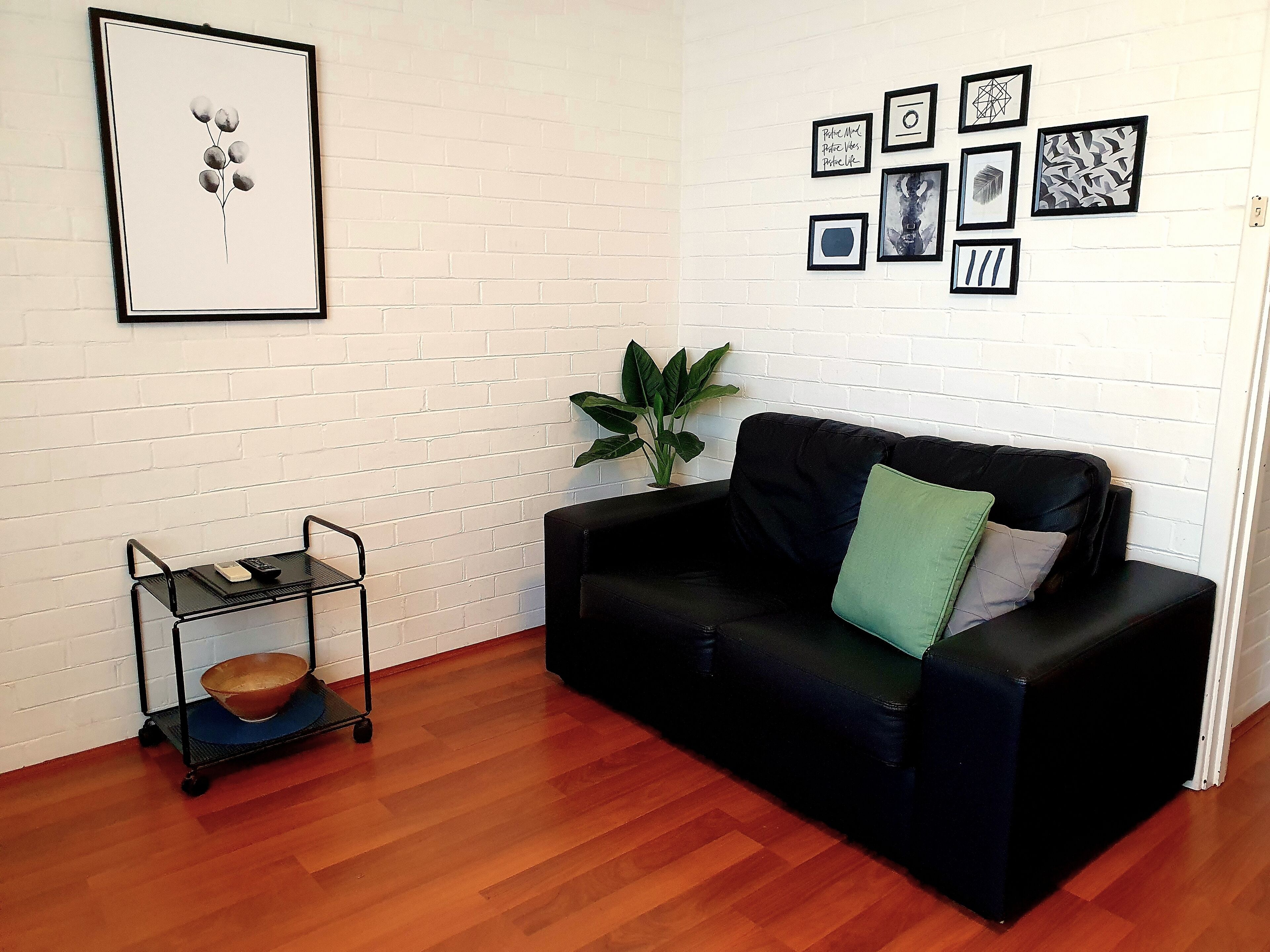 Cozy Corner M106 Studio Apartment near Kings Park — image 15