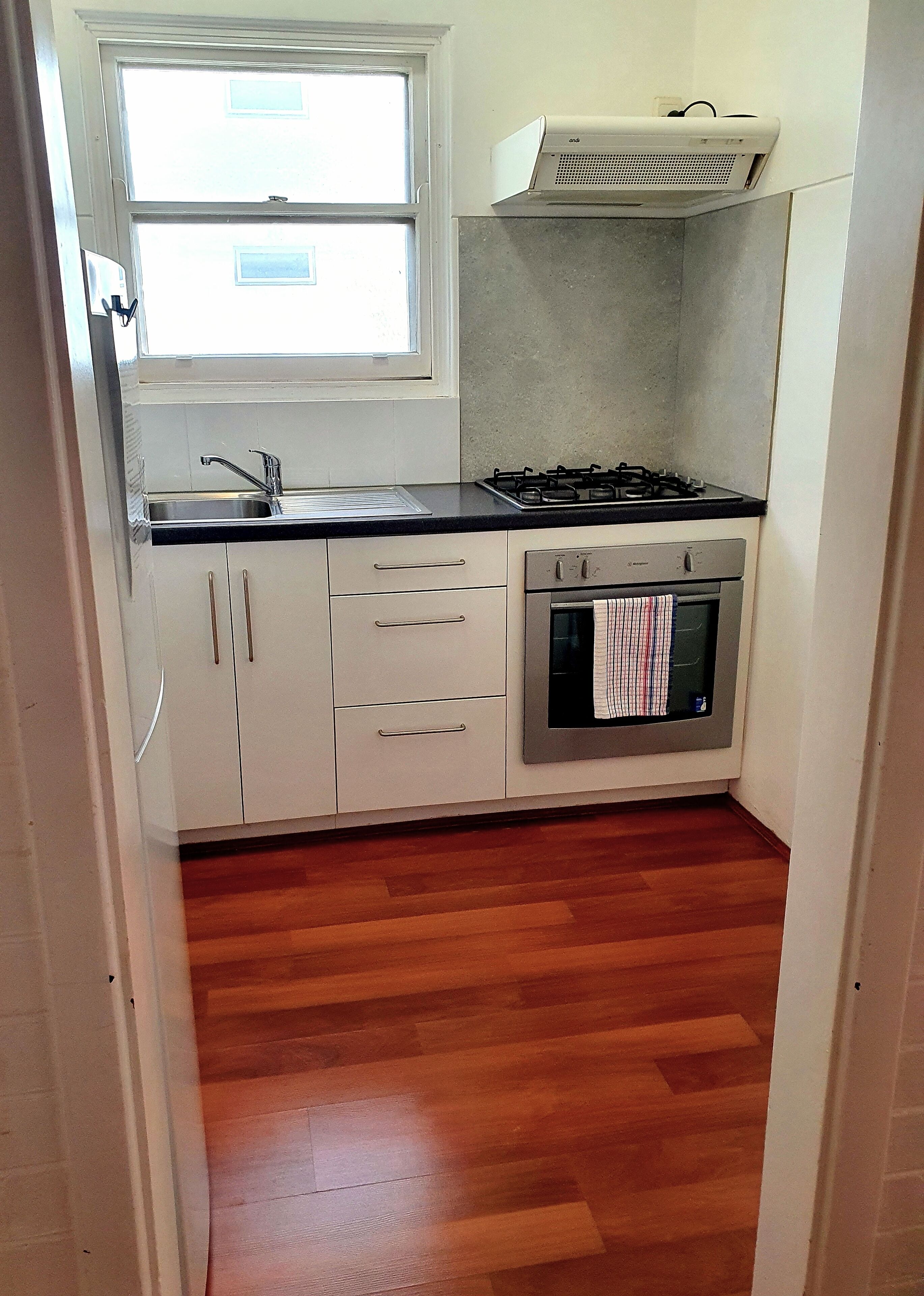 Cozy Corner M106 Studio Apartment near Kings Park — image 10