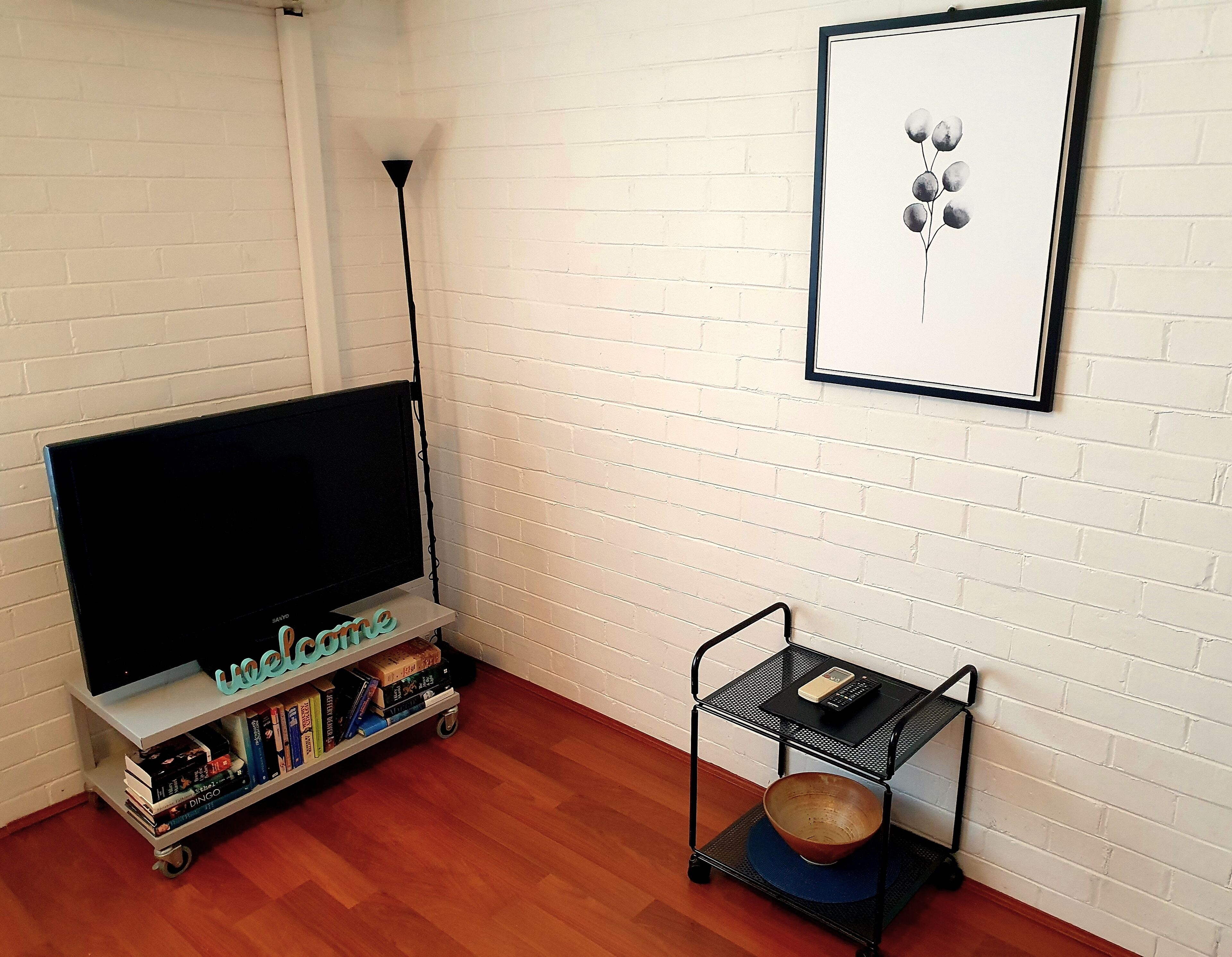Cozy Corner M106 Studio Apartment near Kings Park — image 3