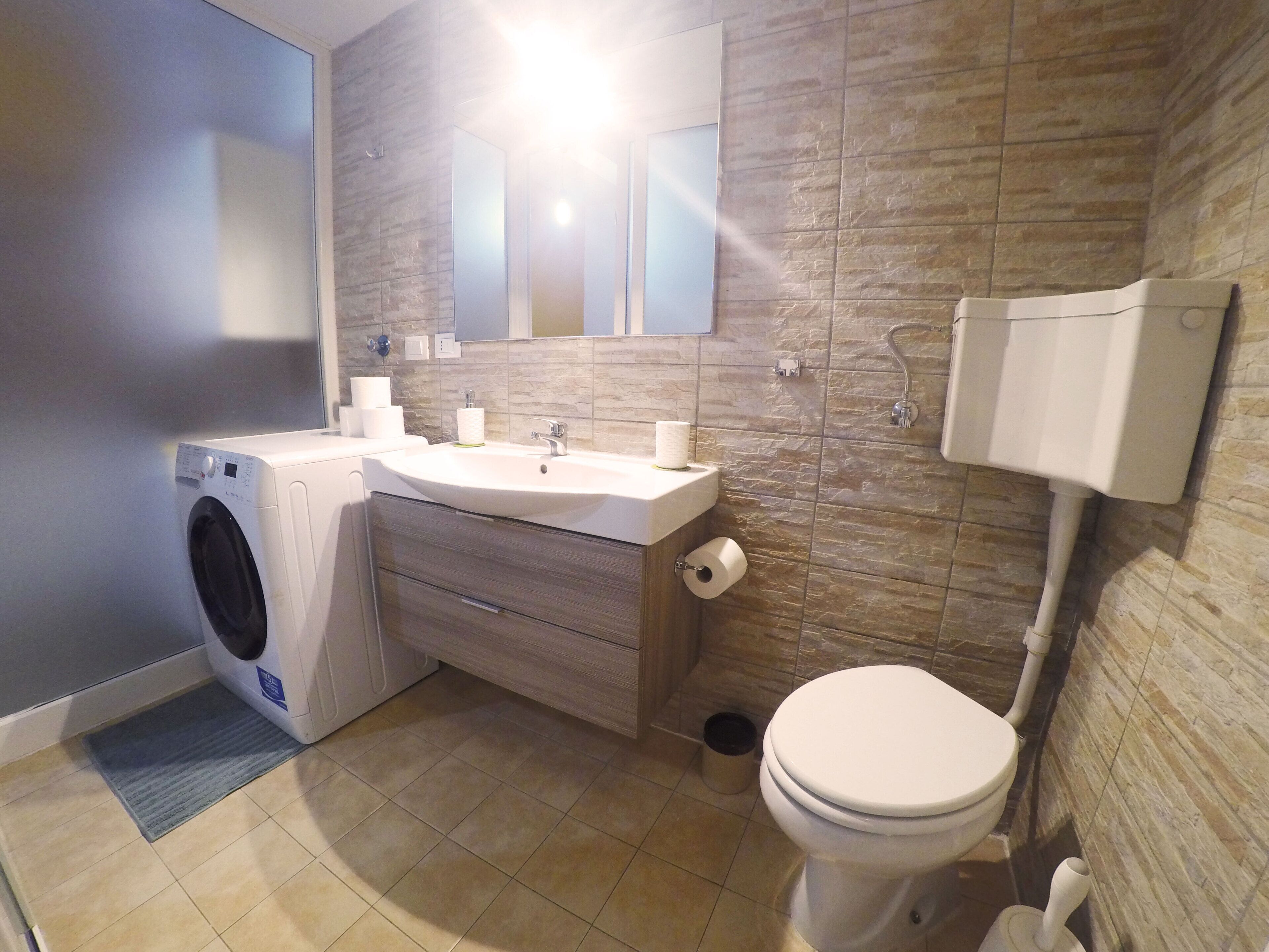 Apartment, 1 Bedroom | Bathroom | Shower, hair dryer, bidet, towels