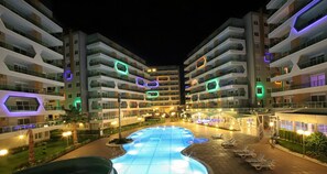 حمّام سباحة خارجي، مقاعد للتشمس