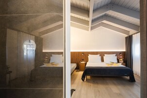 Habitación, balcón (Prestige) | Ropa de cama de alta calidad y minibar (con algunos artículos gratuitos)