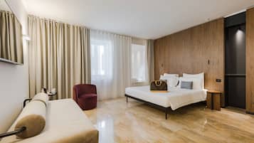 Suite | 1 bedroom, premium bedding, free minibar items, in-room safe