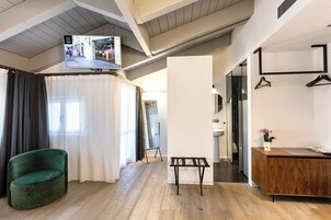 Room, Balcony (Prestige) | Premium bedding, free minibar items, in-room safe