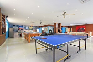 Games room - 5 Bedroom Sharrow Bay Luxury Villa (Muang Pattaya)