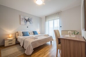 3 bedrooms, iron/ironing board, travel crib, free WiFi