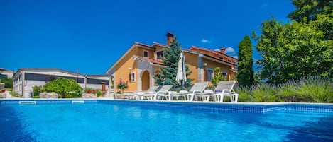 Piscina all'aperto