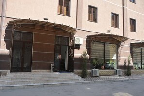 숙박 시설 입구