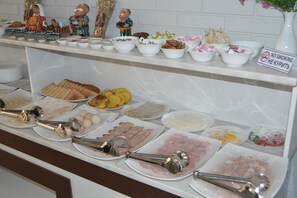 매일 뷔페 무료 아침 식사 포함