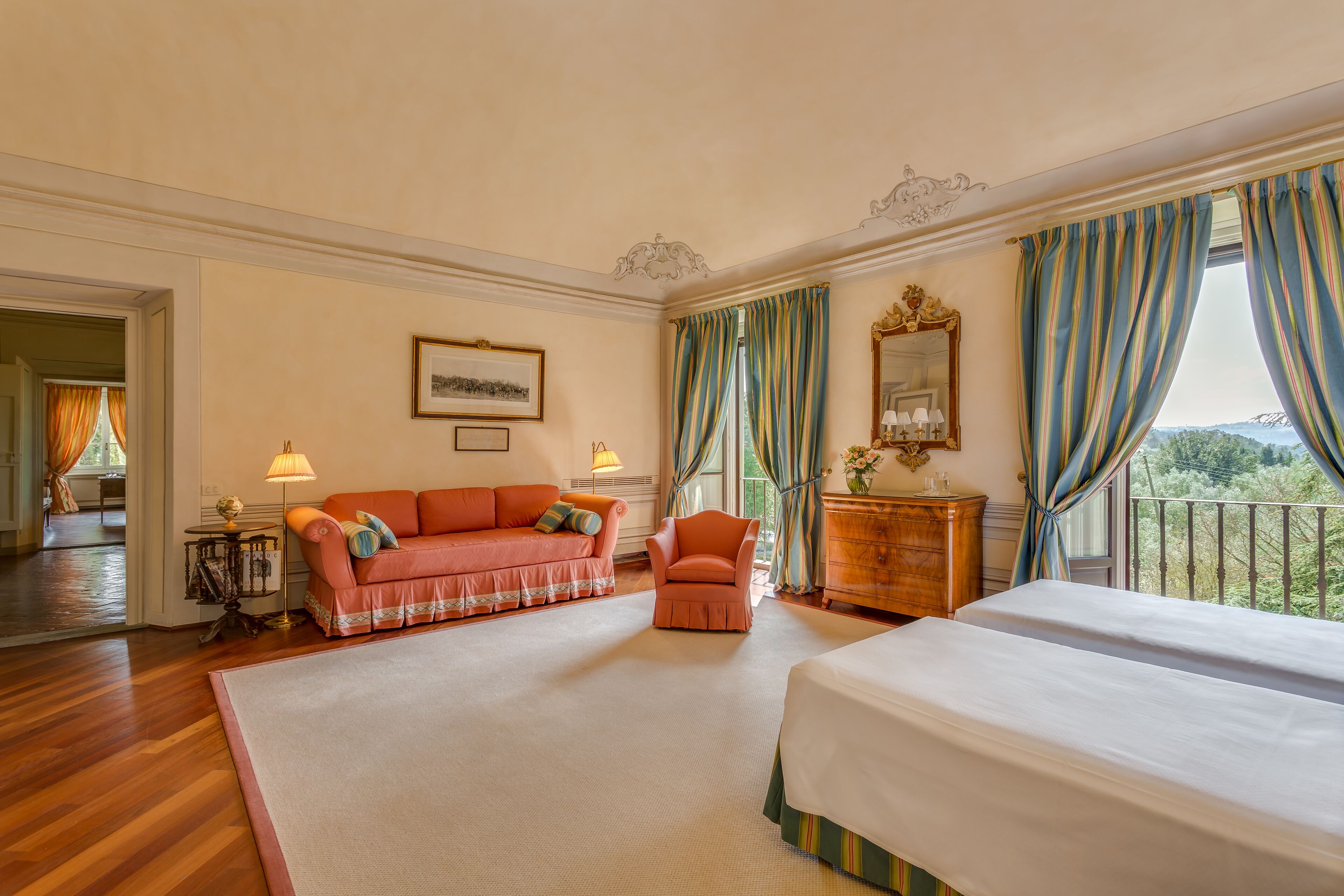 7 habitaciones y caja de seguridad en la habitación 