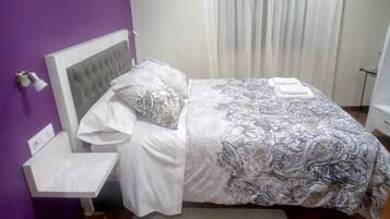 5 chambres, fer et planche à repasser, Wi-Fi gratuit, draps fournis