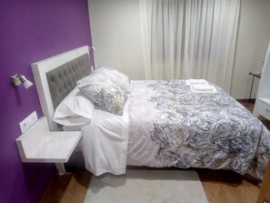 5 bedrooms, iron/ironing board, free WiFi, bed sheets