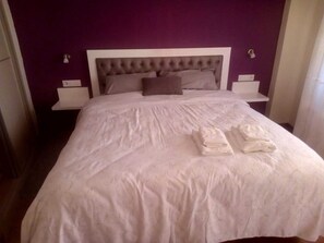5 bedrooms, iron/ironing board, free WiFi, bed sheets