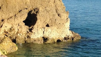 Beach nearby, sun loungers, beach towels